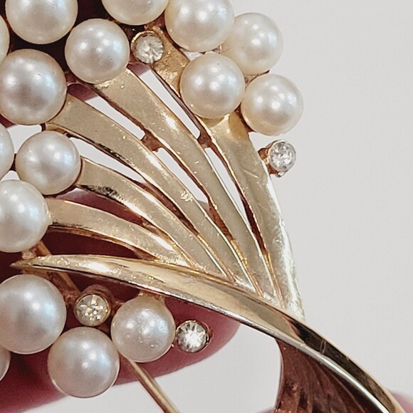 Crown Trifari Faux Pearl Rhinestone Swirl Brooch Gold Tone Cluster Bouquet MCM - Picture 12 of 16